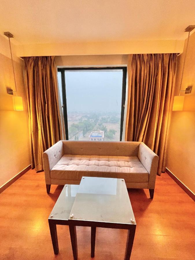 Ramada By Wyndham Jaipur North Hotell Exteriör bild