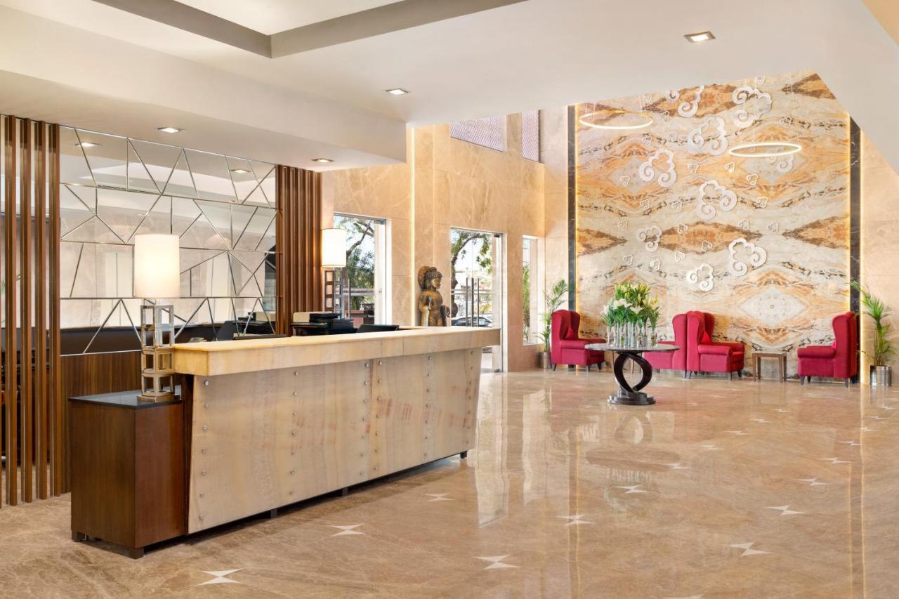 Ramada By Wyndham Jaipur North Hotell Exteriör bild