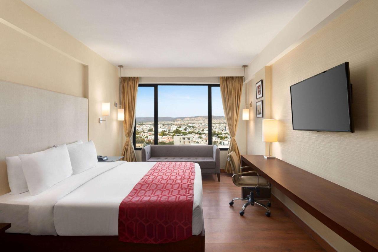 Ramada By Wyndham Jaipur North Hotell Exteriör bild