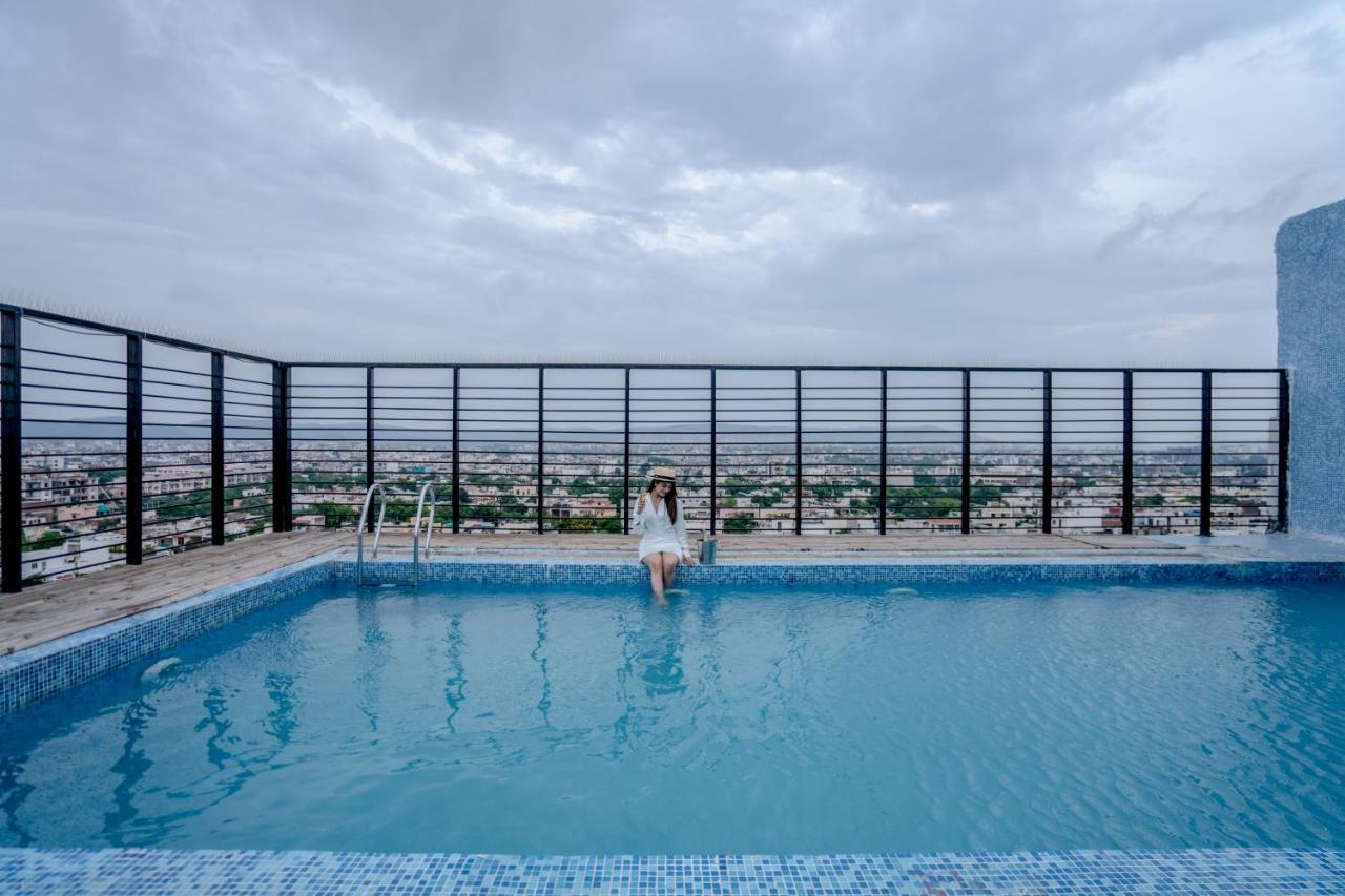 Ramada By Wyndham Jaipur North Hotell Exteriör bild