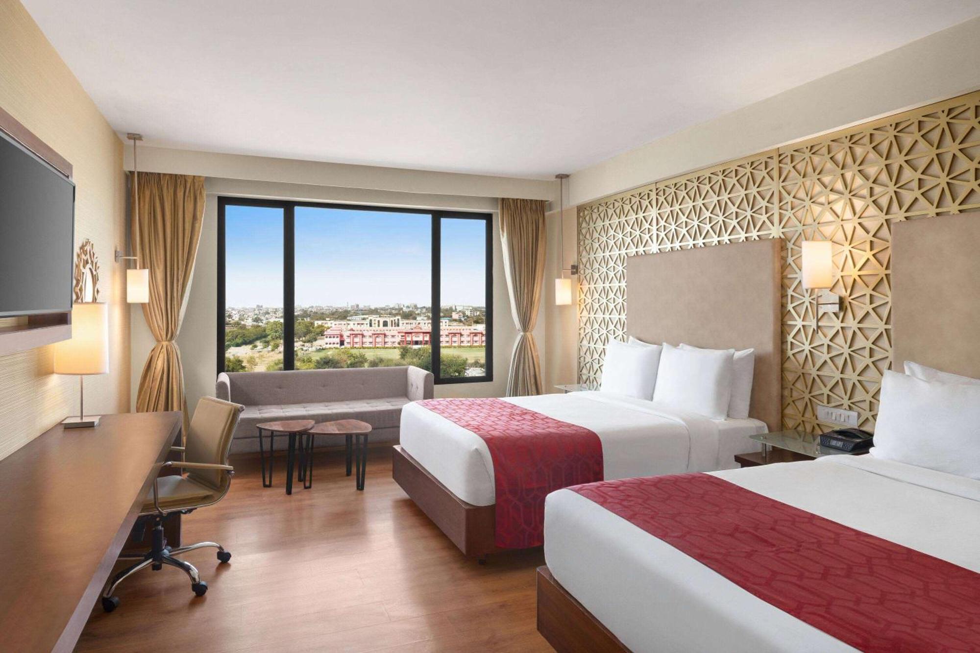 Ramada By Wyndham Jaipur North Hotell Exteriör bild