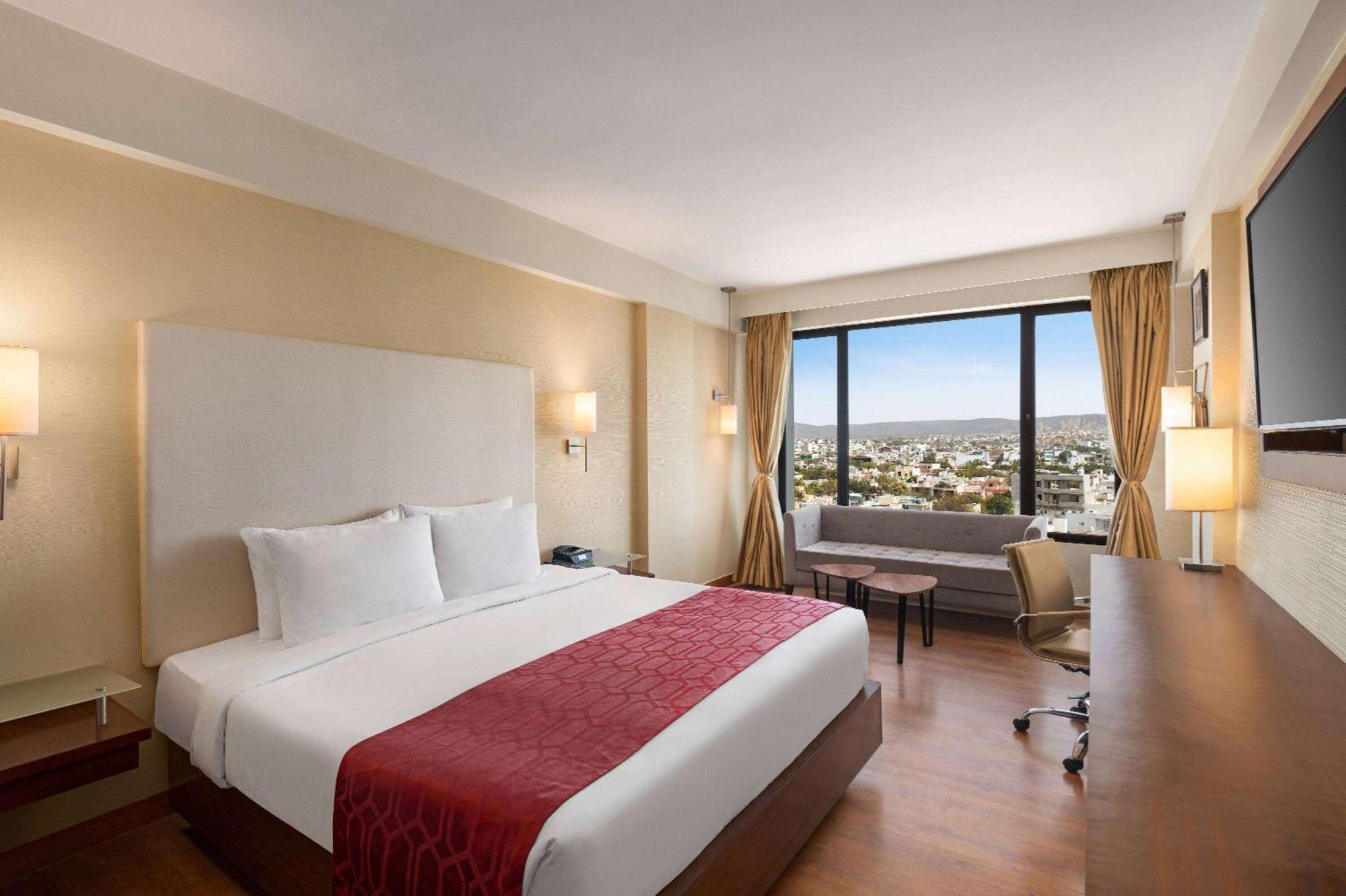 Ramada By Wyndham Jaipur North Hotell Exteriör bild
